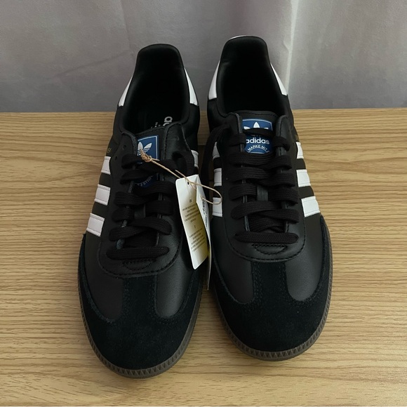 NWT Adidas Samba Black and white Athletic Shoes Sizes Mens 9 Ladies 10 - Picture 1 of 6